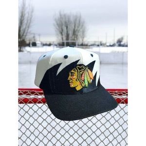 VINTAGE 90's Chicago Blackhawks LOGO ATHLETIC SHARKTOOTH SNAPBACK HAT NHL